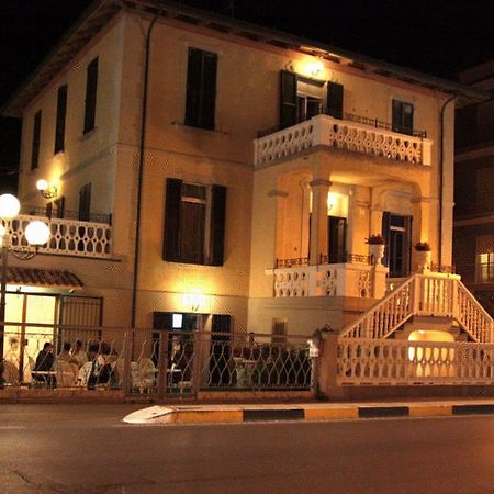 Hotel Villa Laura Rimini Luaran gambar